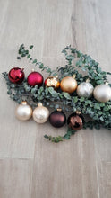 Charger l'image dans la galerie, Boule de Noël Personnalisée par Trois Pois Dorés
